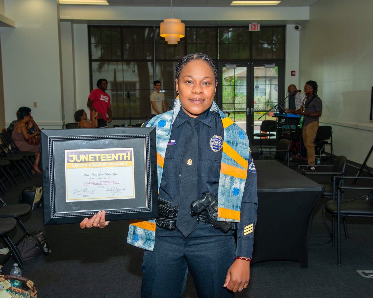WinterParkPD's tweet photo. Master Police Officer Shuvon Ligon was recognized for her achievements and nearly 20 years of dedicated public service! She was honored at the Sixth Annual Juneteenth Celebration held at the Community Center. Congratulations MPO Ligon! 🙌🏽🙌🏽
Photo credit: Cynthia B. Slaughter https://t.co/i1LhgSLUyk