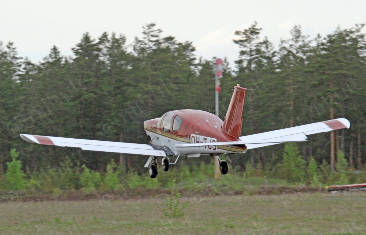 As you might remember our #SuperHappySailor is also a #Flyboy. Thumbs up by @arihuusela at #Oripää airfield during summer 2021 as he is having a checkflight with nice Trinidad Socata TB-21. Wind looks calm instead of #vahvaamyötätuulta. #avgeek #aviation #ilmailu #VG2020 #Stark