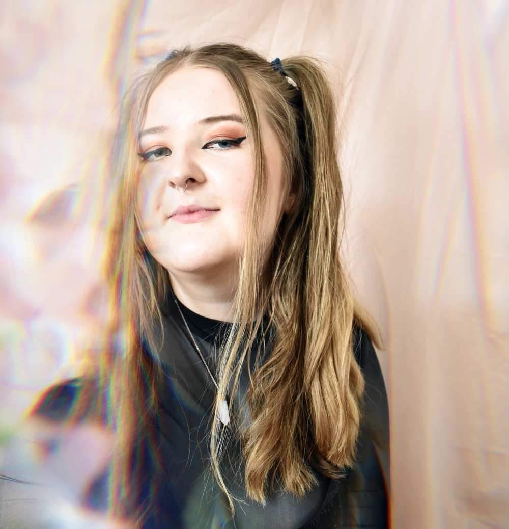 USWCreative's tweet photo. Music student Meg Owen has overcome chronic shyness and anxiety to become a confident, assured singer-songwriter during her time at USW.
👉 https://t.co/vgsjSkyt3m
#USWGradFest21 #USWOpenDay https://t.co/uYEP6OjKus