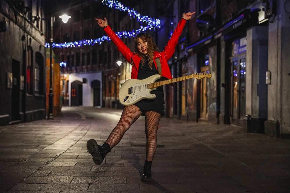 USWCreative's tweet photo. Music student @emmamaemusic is already making waves in the pop music scene and says Cardiff is a great place to flourish.
👉 https://t.co/MHFu8iXrdo
#USWGradFest21 #USWOpenDay https://t.co/Pbrh0q7VK5