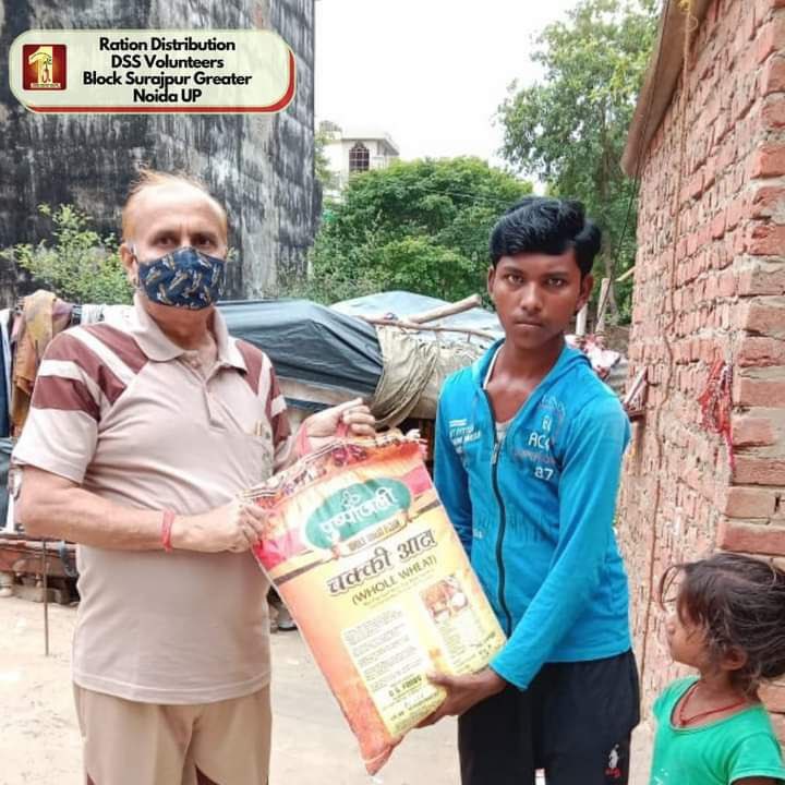 SMGDelhi's tweet photo. Food is one of the most important needs to survive. @derasachasauda volunteers under the guidance of #saintdrgurmeetramrahimsinghji has started a #foodbank to help the ones in need
#Humanity
#Welfare
#FoodForNeedy
#FastForNation
#SaintDrMSG
#BabaRamRahim https://t.co/kvc0uJbSSN