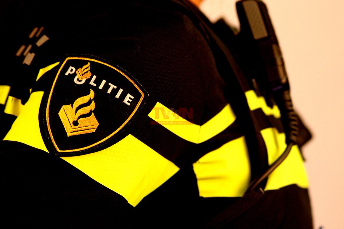 BreakingTwente's tweet photo. Ruim 80 zakken hennepafval aangetroffen in buitengebied Hengelo https://t.co/4BmqvQYWBR https://t.co/qjpiUhtTjp