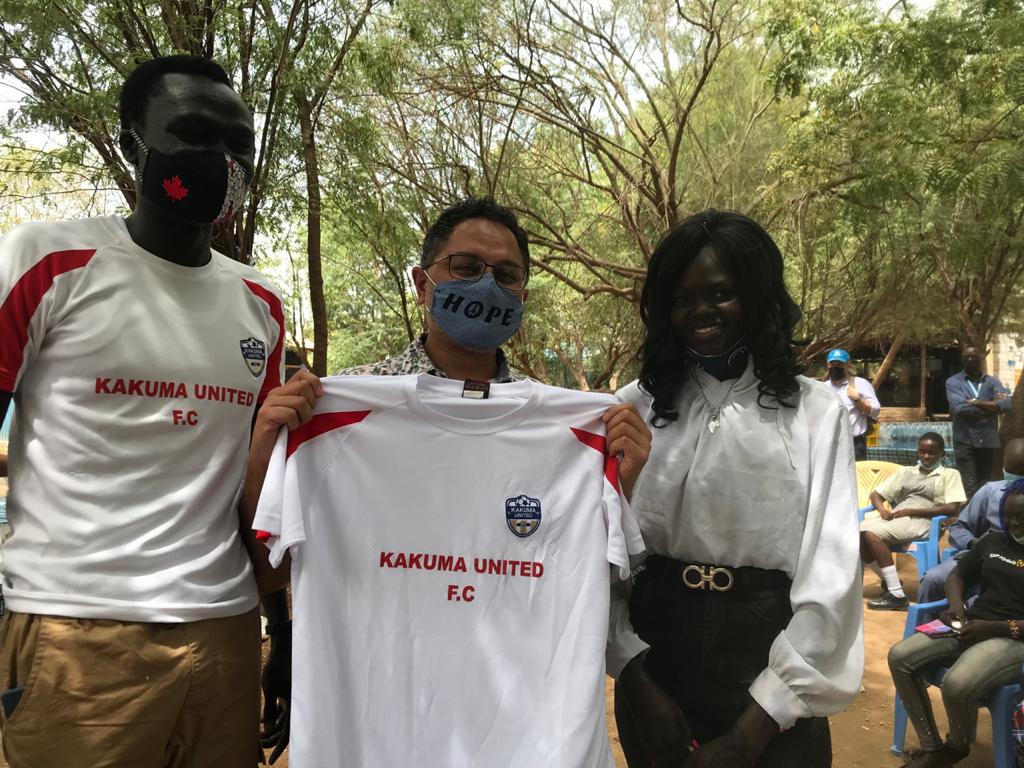 I also caught up again with my friend @NhialGD (going to @HuronAtWestern this fall) and other friends going to 🇨🇦 on <a href="/WorldUniService/">WUSC - EUMC</a> scholarships. 

A unique opportunity for these 35-40 refugee scholars, but I think Canada gets the better end of the deal. What energy! 

5/6