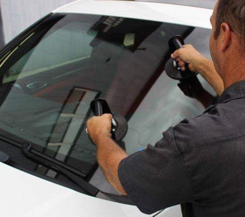 NewAutoGlass's tweet image. When you spot a crack on your windshield the first ☝️ thing that comes to mind 🧠 is the inconvenience, the money 🤑, and where you should go to get the damages repaired.

At some point in time, have you ever thought about the convenience of mobile 🚐 windshield replacement.