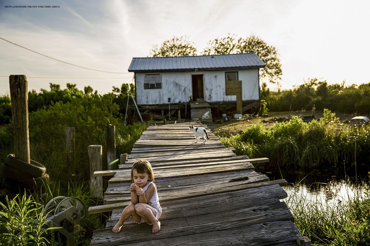 ScienceMagazine's tweet photo. Although relocation of human populations is nothing new, global environmental changes such as climate change, sea level rise, and land use change are increasing the likelihood of relocation for potentially millions of people. https://t.co/qAeLG9TiMI #ClimateInducedRelocation https://t.co/eVJ7gxhn1g