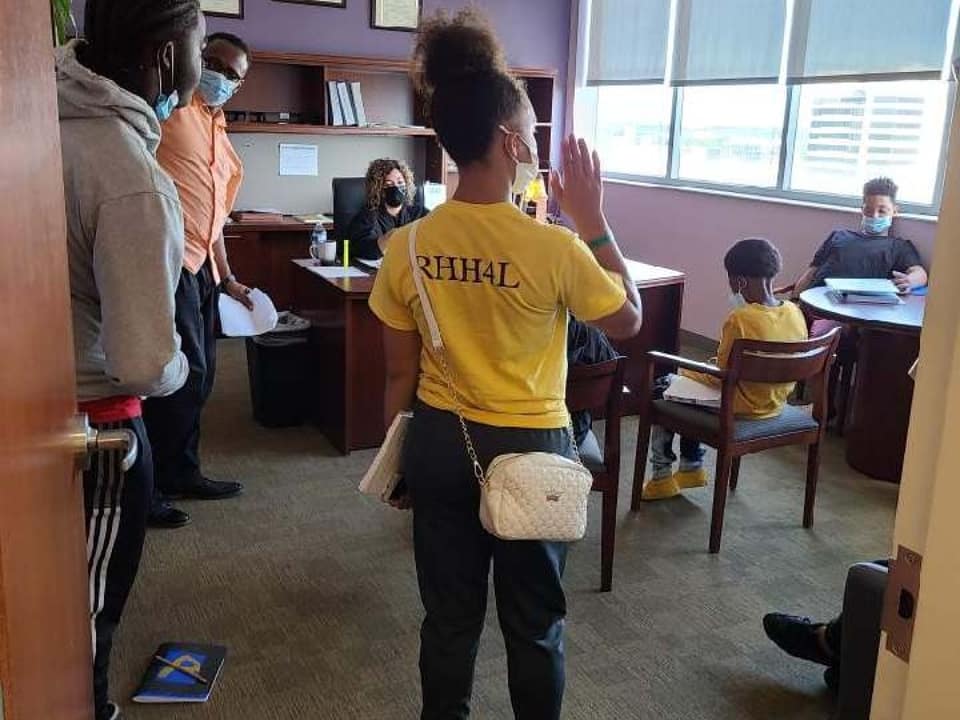 JudgeSKMunson's tweet photo. So happy to see Pastor LaMarr today and show these bright, inquisitive young people around my courtroom. Some of them have contributed to our Building Community Bridges Through Art display and got to see their work on the wall!
#OurYouthOurFuture https://t.co/Pe7Xenb53h