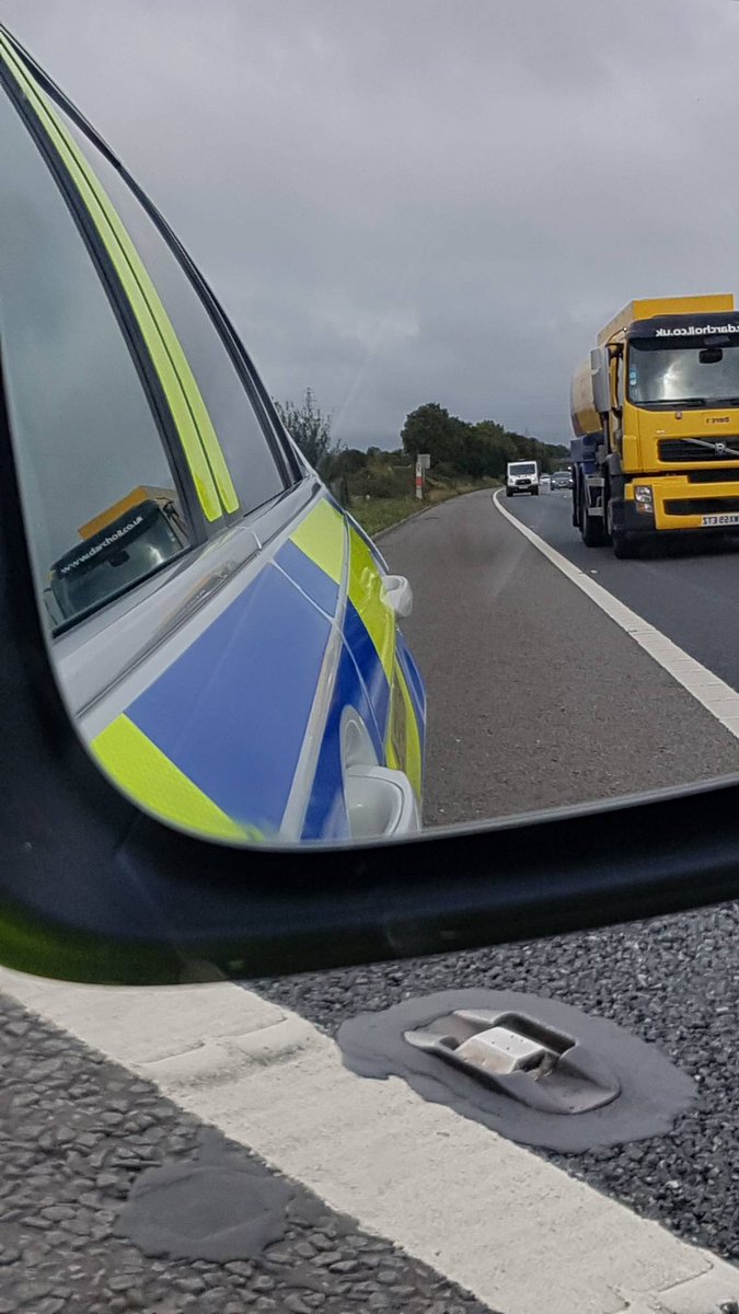 ASPRoadSafety's tweet photo. Busy 2 days for #OT35...
-No insurance x3.
-#VDRS x1... flashing brake lights 🤦‍♂️
-Untaxed van seized from sus #roguetrader
-Missing person from #Met found, welfare checked
-Wheelbarrow and 🦆s on M5! 😖
#notjusttraffic ^SD/BS https://t.co/7WrlvMftpW