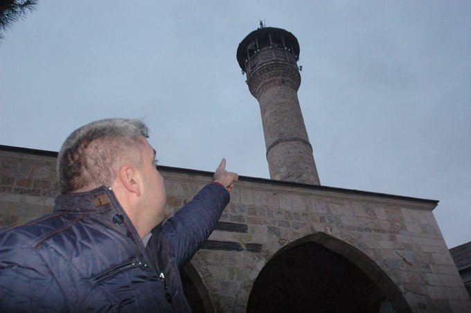 tariharsivi's tweet photo. Kahramanmaraş'ta bulunan tarihi Şeyh Camisi, minaresine saplanan ve patlamayan 75 milimetrelik top mermisi ile 100 yıl önce kenti işgal eden Fransızlar ile Maraşlılar arasında yaşanan savaşın tanığı https://t.co/eu3H56M3k2