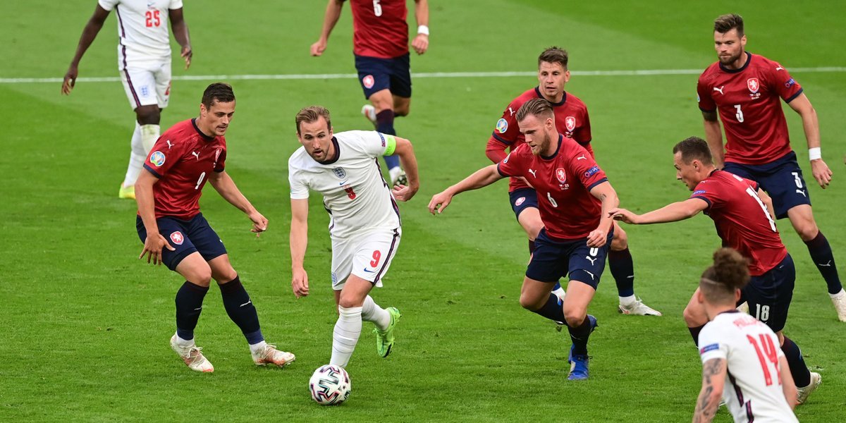 Roja_DirectaPTY's tweet photo. FT' | 🇨🇿REP. CHECA 0-1 INGLATERRA🏴󠁧󠁢󠁥󠁮󠁧󠁿
La selección inglesa hoy gana con lo justo pero gana, se quedan con el primer lugar de grupo como se esperaba y dejan a República Checa en tercer lugar esperando oportunidad. 
#euro2021 #eurocopa #euro2020 #inglaterra #republicacheca🇨🇿 https://t.co/6vLXdICH7e