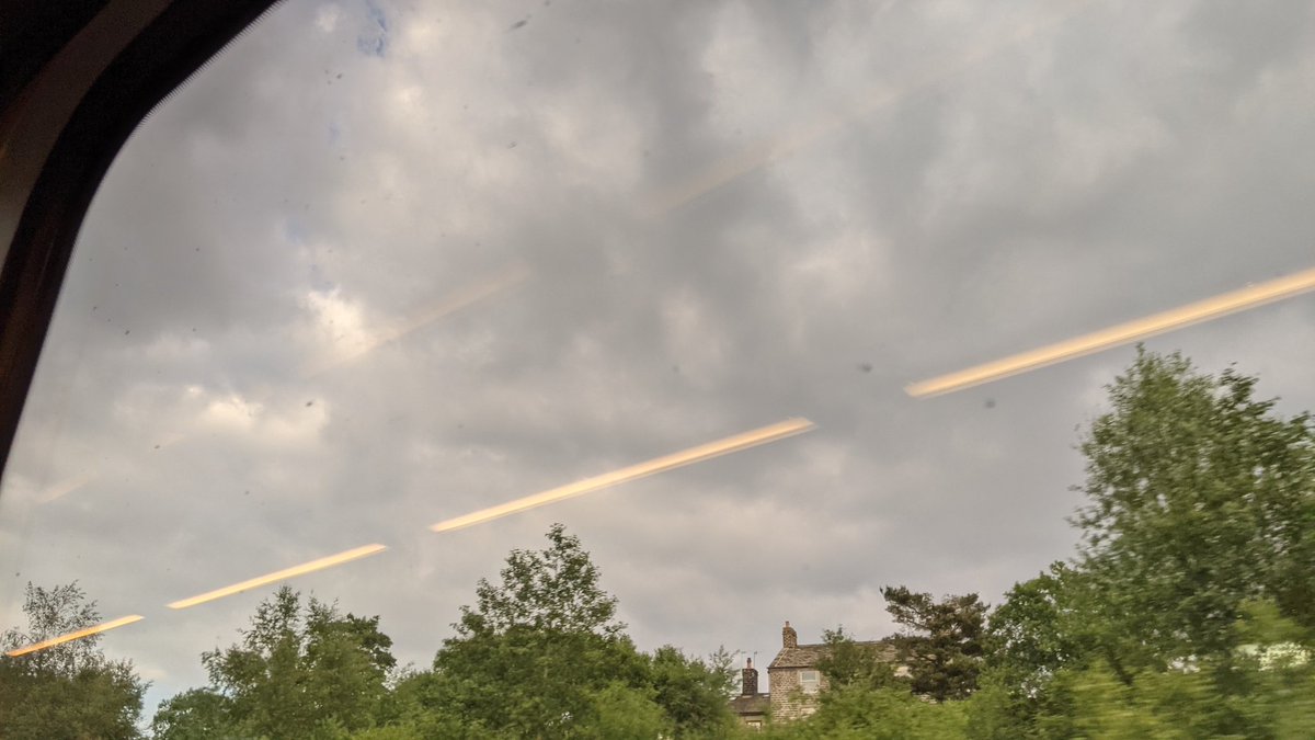 Not the change in sky colour immediately upon entry into Lancashire (though I suspect this is still occupied Yorkshire for a few more minutes). https://t.co/G8XrnpY9js