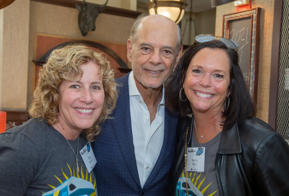 GT_Law's tweet photo. Mel on Wheels blew into the Windy City for an afternoon of music, food, and drinks on the famous Chicago riverfront. This tour stop supported @FoodDepository, with the Chicago attorneys and staff more than doubling the firm’s contribution! #GettingTogetherTour #GTChicago https://t.co/rvar1WAP9R