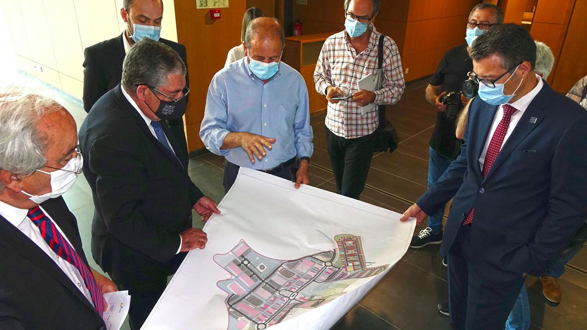 muncoimbra's tweet photo. Estão em construção no #Coimbra #iParque importantes investimentos, designadamente a nova fábrica da #Olympus e o novo centro corporativo da #Sanfil Medicina. https://t.co/1ANAIU6zax