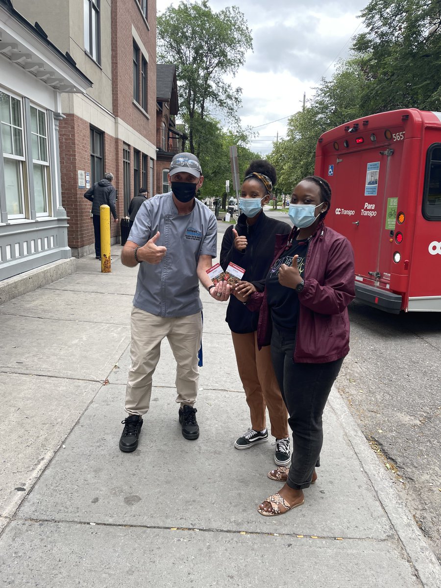 EEliminationOtt's tweet photo. A HUGE thank you to @MassinesonBank for the $200 donation to @OttawaMission!! We picked up the gift cards today and dropped them off at @OttawaMission! We are so grateful! If you like to donate, there is still time! https://t.co/KyVEY5c6QV @ocdsb @hs_adult #studentsmakingchange https://t.co/nJotYZUVH4