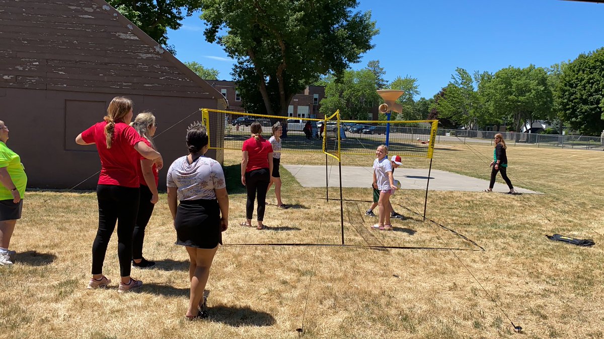 Come by Lincoln park until 3 to hang out with the Willmar Fest Candidates and current royalty!