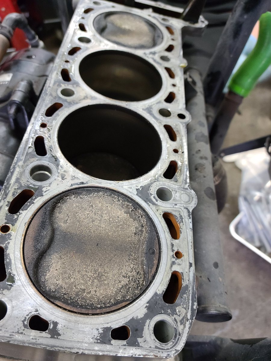 h_tsukino's tweet photo. ZRX1200R エンジンO/H
7万キロ以上ハードに走ったエンジンは遣り甲斐がある。

#バイク
#zrx1200r 
#ZRX
#東京バイクショップ
#ムーンフィールド https://t.co/1im2x4VyKv