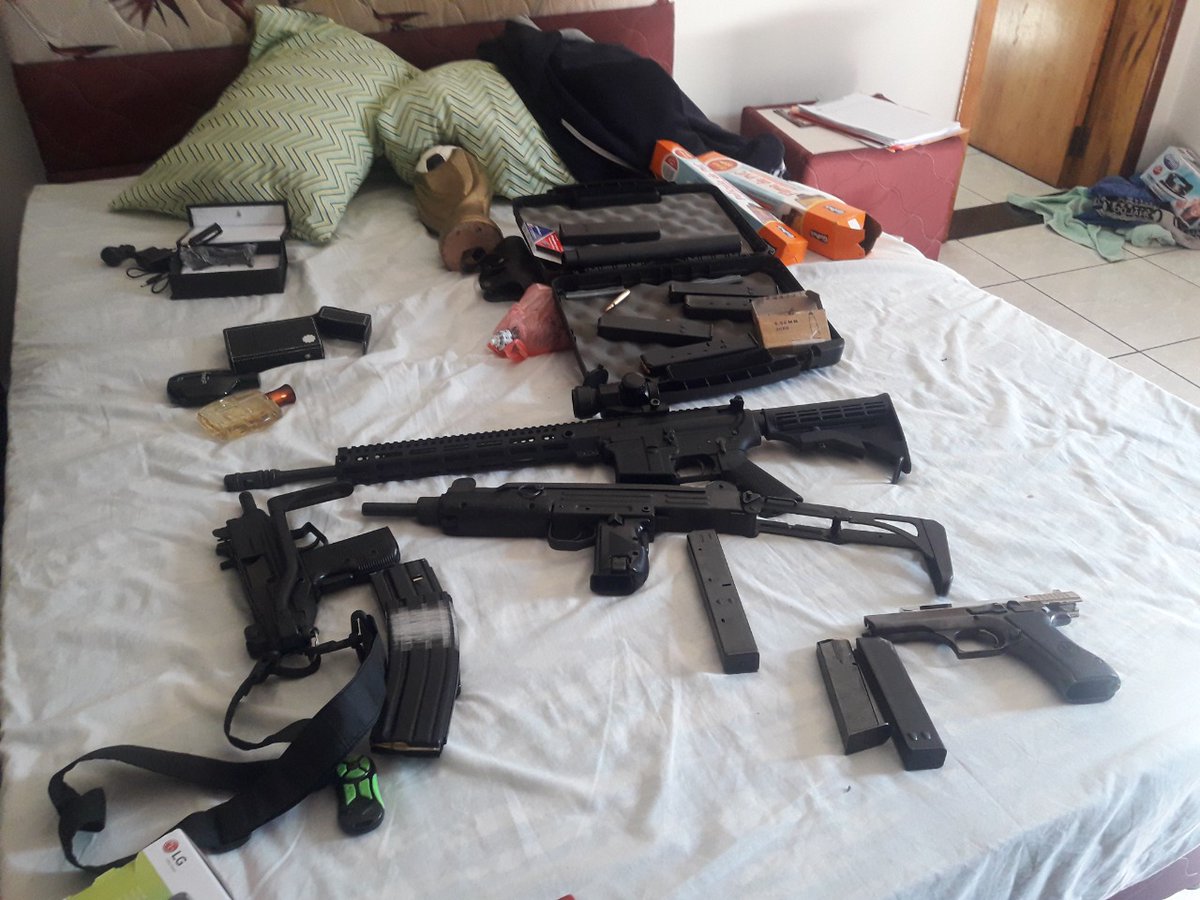 Condenas de 20 a 12 años de privación de libertad, impuestas a 12 personas, por el Tribunal: Dres. Fabián Escobar, Sandra Farias y Carlos Hermosilla. Aprobada la acusación q sustentamos: 16 toneladas de droga y fusiles incautados; grupo criminal. <a href="/MinPublicoPy/">Fiscalía Paraguay</a> <a href="/SandraQuinonezA/">Sandra Quiñonez Astigarraga</a>