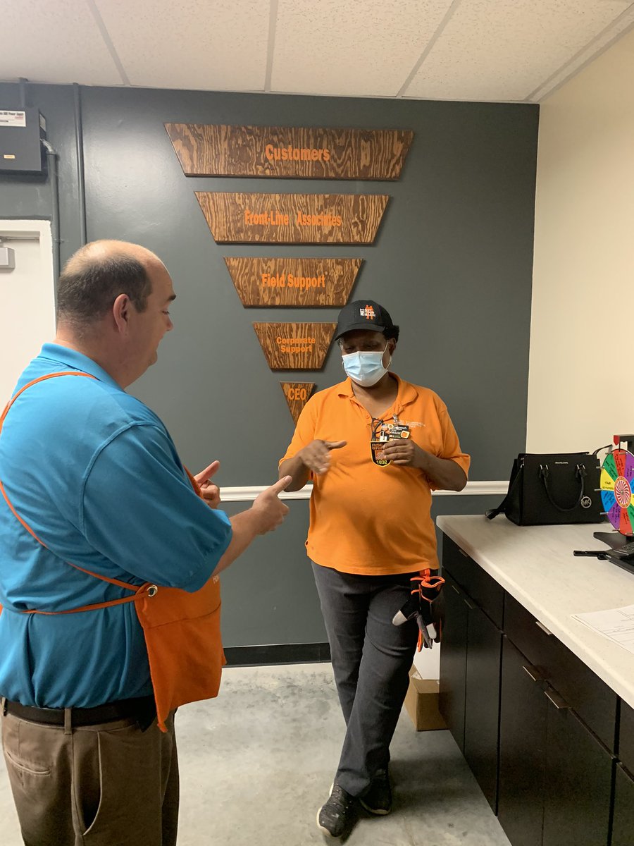 Recognizing Olivia for outstanding performance every day! Met partnership is what makes the world go around.. Rise and Grind award at 1832! Spinning the WHEEL OF RECOGNITION!!! <a href="/KadeKasner/">Kade</a> <a href="/idrissi_mary/">mary el idrissi</a> @Jerry_Smith_Jr <a href="/Kevin_c_lam1111/">Kevin Lam</a>