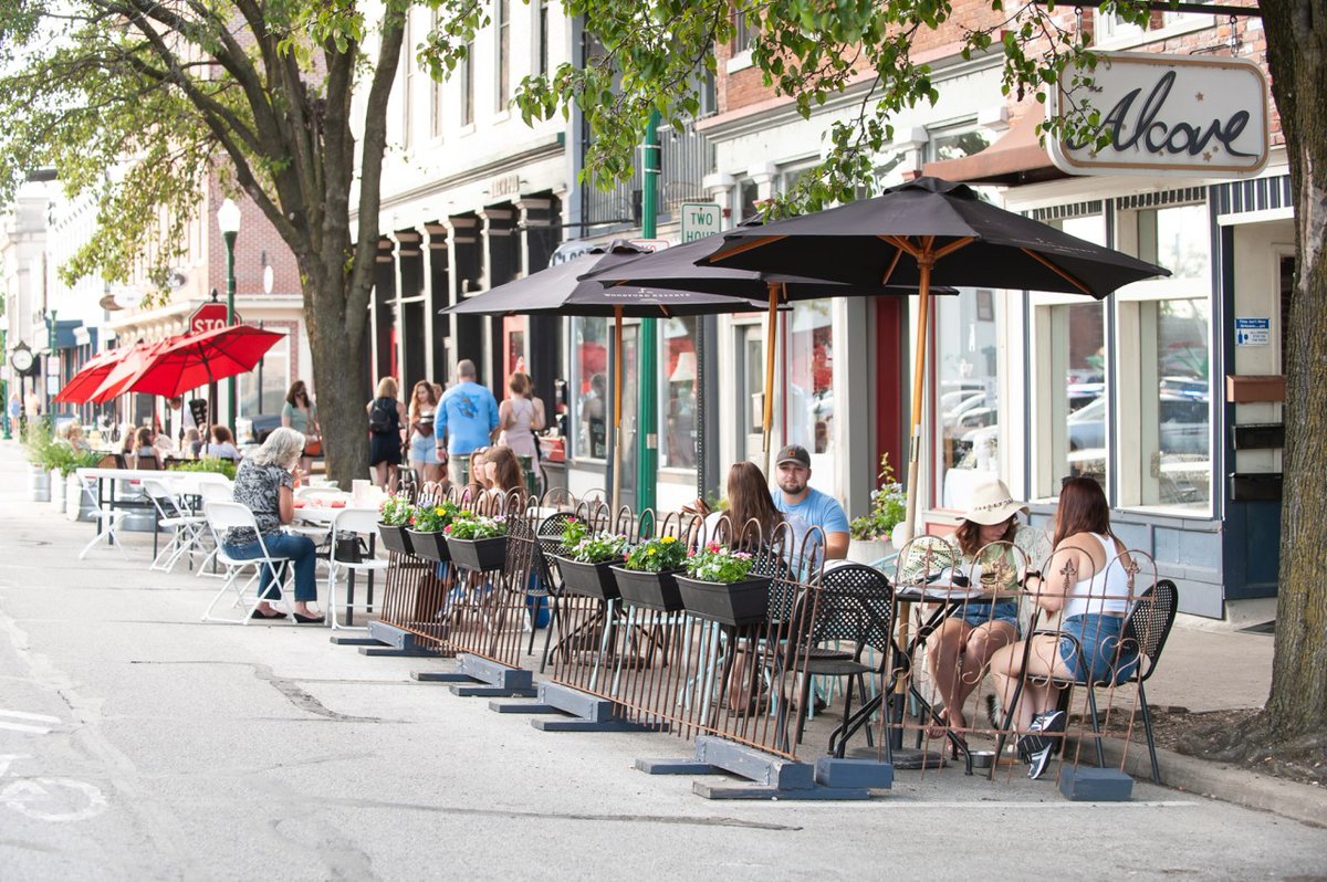 GoSoIN's tweet photo. Experience SUMMER ON SPRING in conjunction with Shoe Sensation's Jammin in Jeff at the RiverStage summer concert series, every Friday this summer in downtown Jeffersonville. https://t.co/tTCiNmccGL 🌞💐🎶🎸🍹🍻
📸: City of Jeffersonville
#GoSoIN #JamminINJeff #OnlyINJeff https://t.co/8VdLiFFKP5