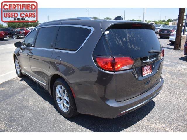 certifiedused's tweet photo. Our #2017ChryslerPacifica has Stow 'n Go Seats, ParkView backup camera, Alpine Audio, integrated voice command, Bluetooth, &amp; a Uconnect Theater w/ a dual-screen Blu-Ray/DVD system compatible w/ smartphones, tablets, laptops, &amp; gaming devices📲👾. 

See➡️: https://t.co/NtlPlVUc0N https://t.co/S0RRoG2GLR