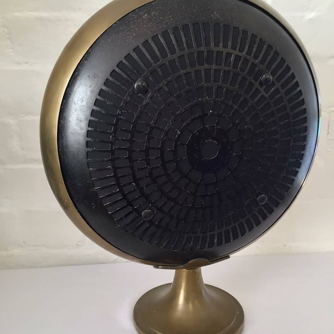 RetroBazaar's tweet photo. We love quirky and our latest bluetooth speaker is definitely a one off. This round metal &amp; brass casing looks fab and the speaker sounds great. 

#bluetoothspeakers #reuserecycle #rescuedandrestored  #interiordesignideas
 #oneoffpieces #retrobazaar https://t.co/VB87XbQYAp
