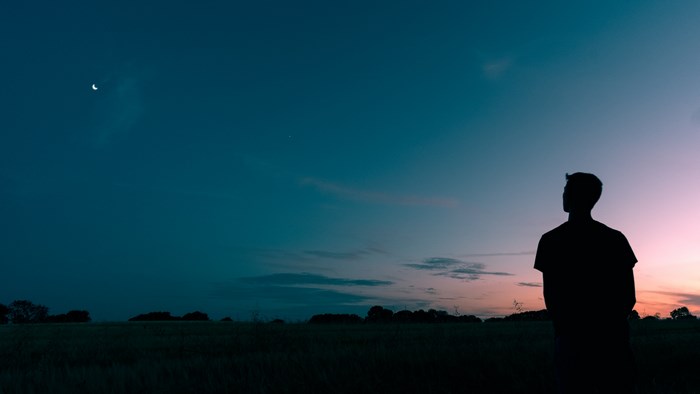GentlemanPiotr's tweet photo. Pomysły na samotny wieczór? Księżyc w ostatniej kwadrze w twarzą
praca? książka? film? mecz?
#night #samotny #wieczór #alone https://t.co/Er6YKOuuvw