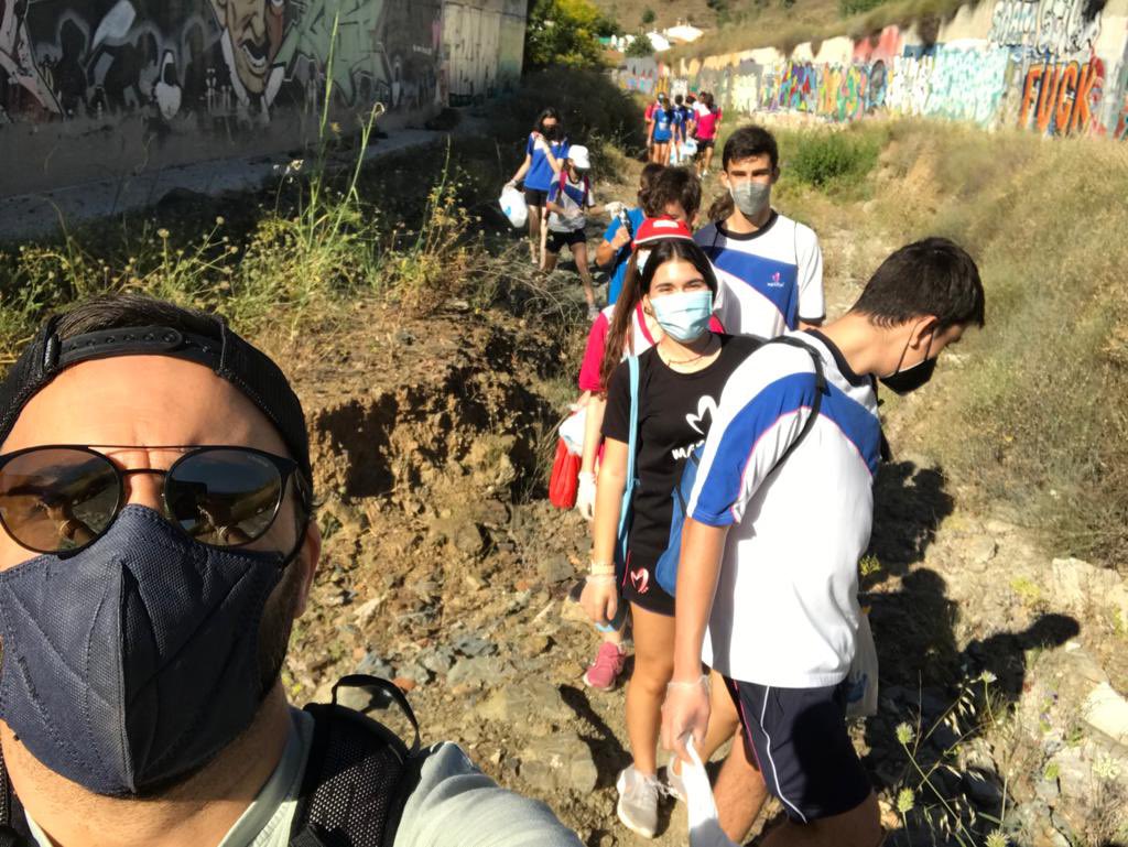 Esta mañana hemos colaborado con <a href="/malagacomotq/">Málaga cómo te quiero!?</a> junto con nuestro alumnado y profesorado Educación Física 4º ESO en una actuación de #plogging sobre la zona del Arroyo Toquero en <a href="/malaga/">Ciudad de Málaga</a> 
#lacarainvisibledelplaneta 
<a href="/lacarainvisibl1/">lacarainvisibledelplaneta</a> 
<a href="/PloggingR/">Plogging RRevolution</a>

#SomosTierra #masqueaulas