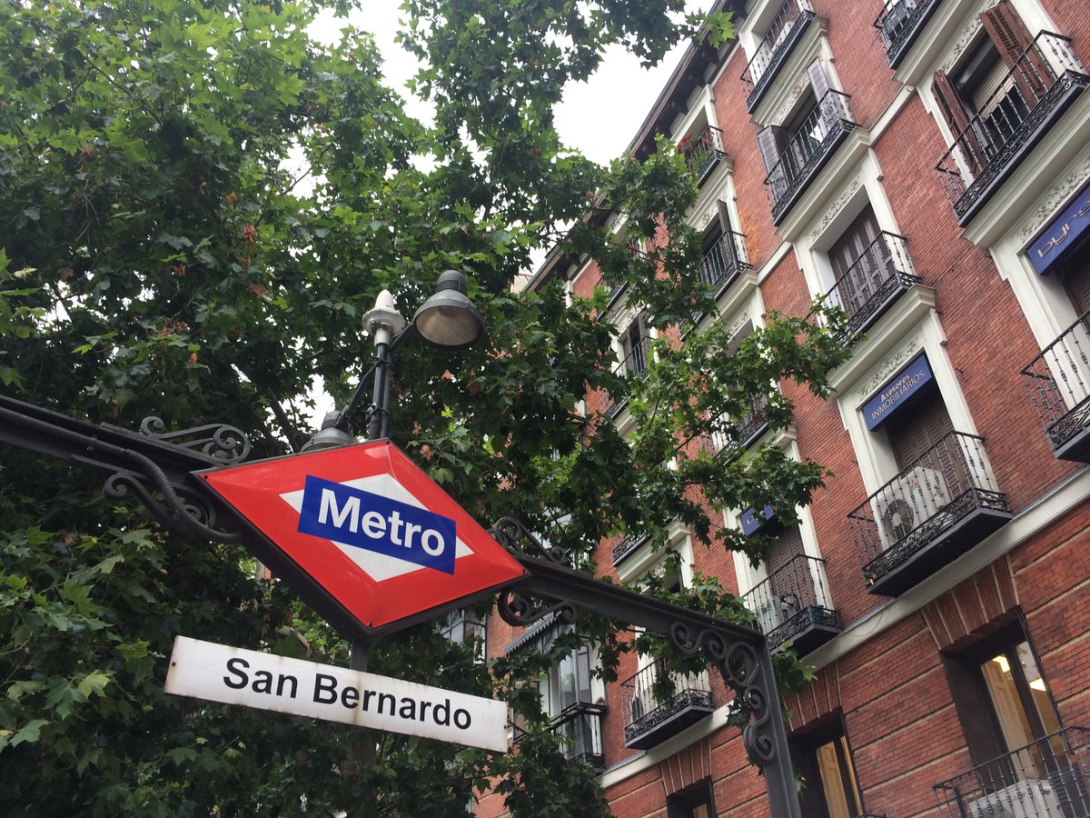 A classic Madrid backdrop: the iconic rhombus-shaped Metro sign and a brick building with miniature wrought-iron balconies behind it. One of my favorite things (and views) in the city. 😍🚇

@metro_madrid @madridsecreto 

#Madridmemola #citylife #travel #visitSpain