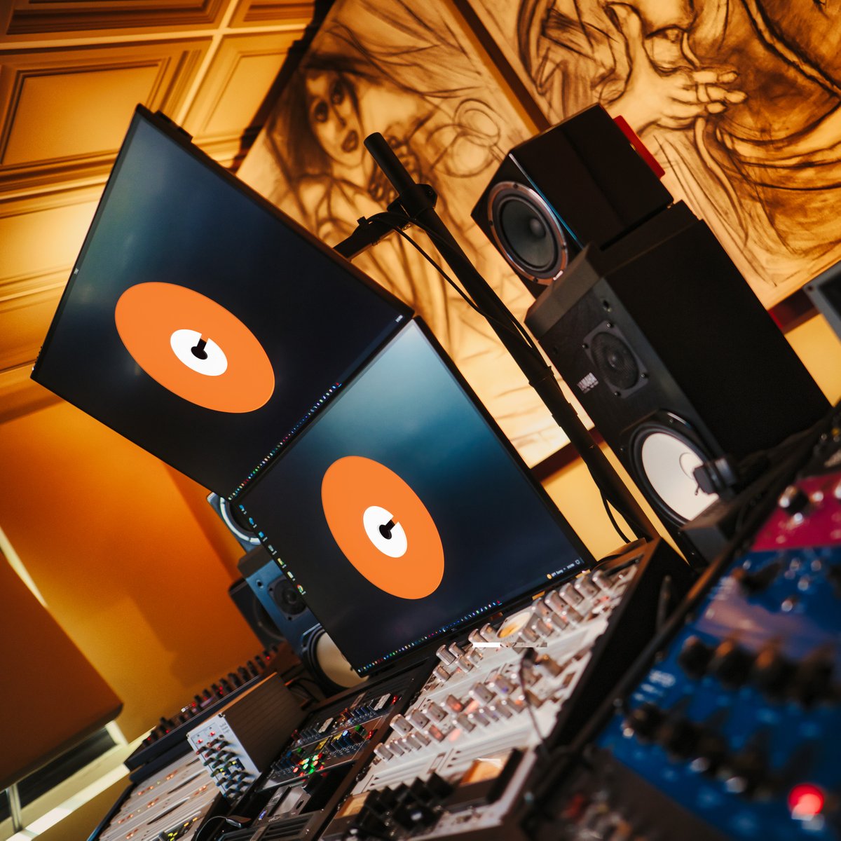 ocrecording's tweet image. Where the magic materializes #ocrecording 🍊