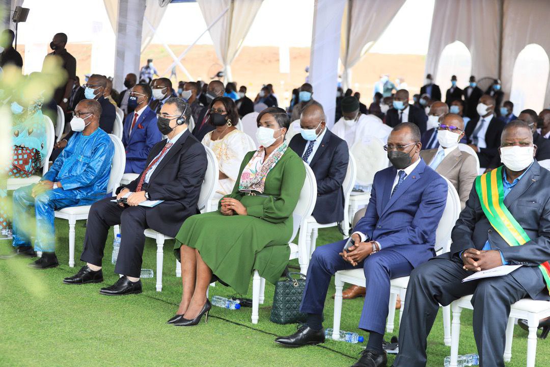 ... du 1er projet d'énergie renouvelable à grande échelle de notre pays.

Construite avec 80% de la main d'œuvre locale, elle est la plus grande centrale solaire de l'Afrique de l'Ouest.

2/4