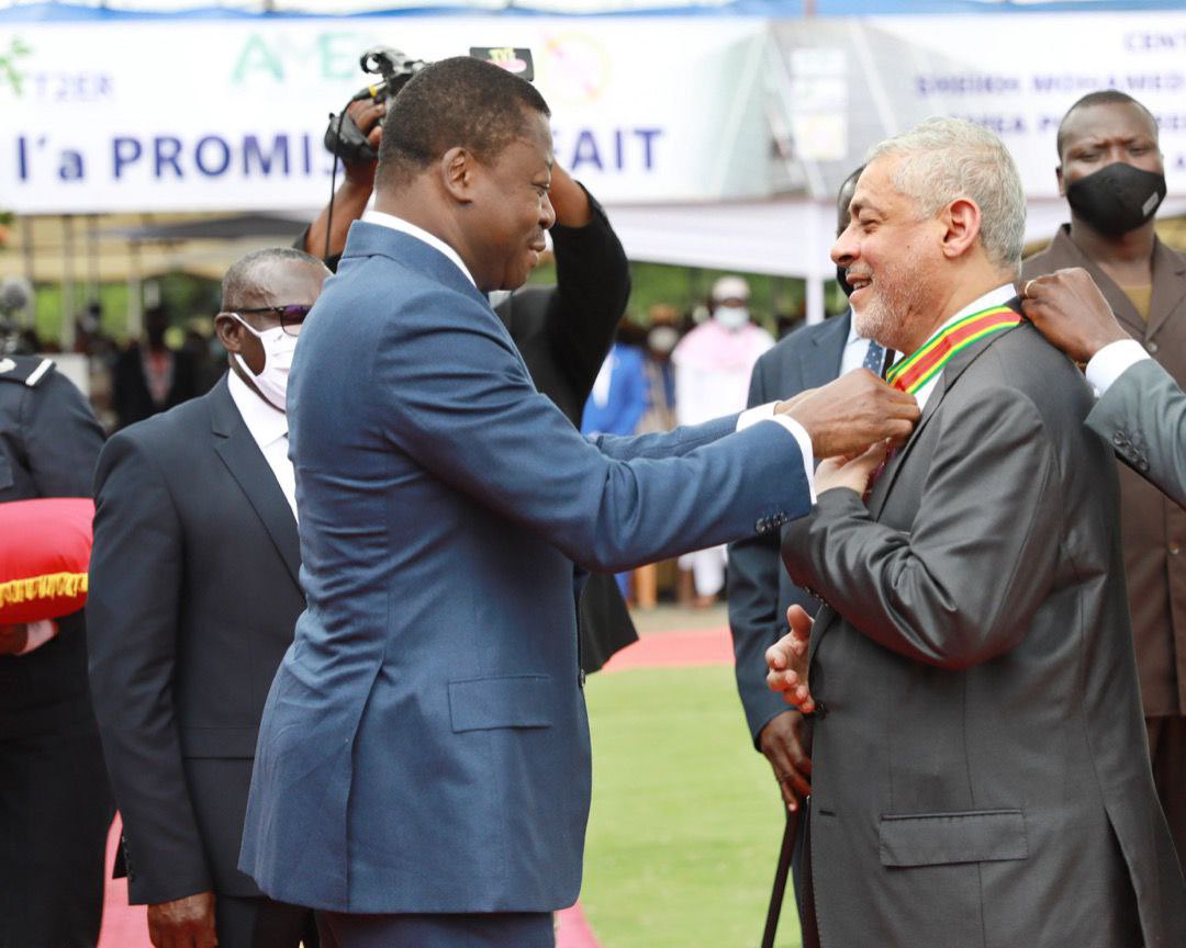 ...et permettre d'économiser plus d'un million de tonnes d'émissions de CO2 tout au long de sa durée de vie.

Je me réjouis de cette réalisation effectuée en un temps record avec <a href="/AmeaPower/">AMEA Power</a>, et souhaite la même célérité pour les autres projets énergétiques.

4/4