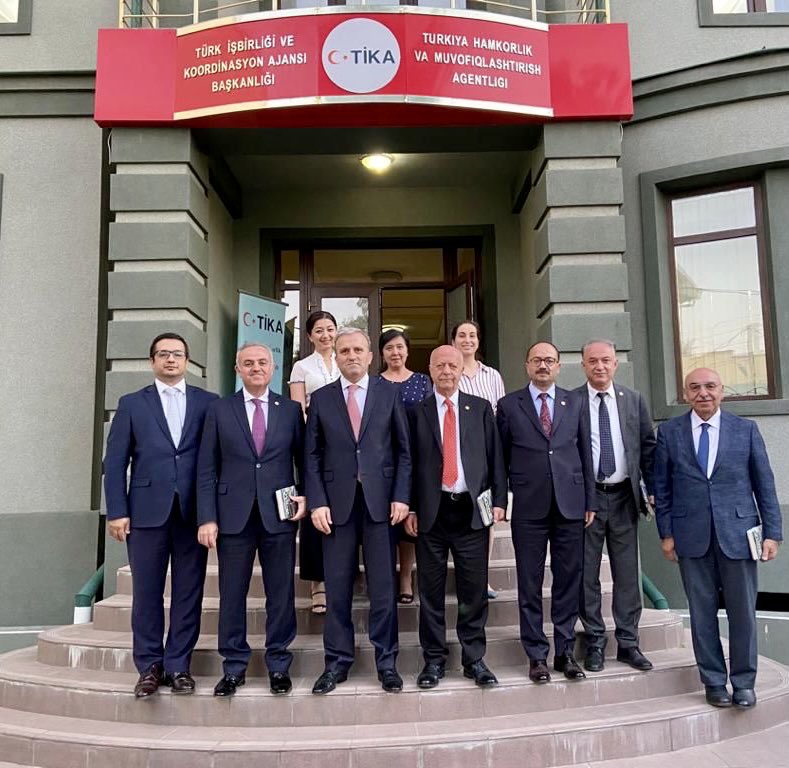 Özbekistan Taşkent’te TİKA bölge ofisini TÜRKPA olarak ziyaret ettik ve faaliyetleri hakkında bilgi aldık. Bölge Koordinatörü Sayın Cemalettin Tüney ve çalışma arkadaşlarına çalışmalarında başarılar diliyoruz. Misafirperverlikleri için de çok teşekkür ederiz.