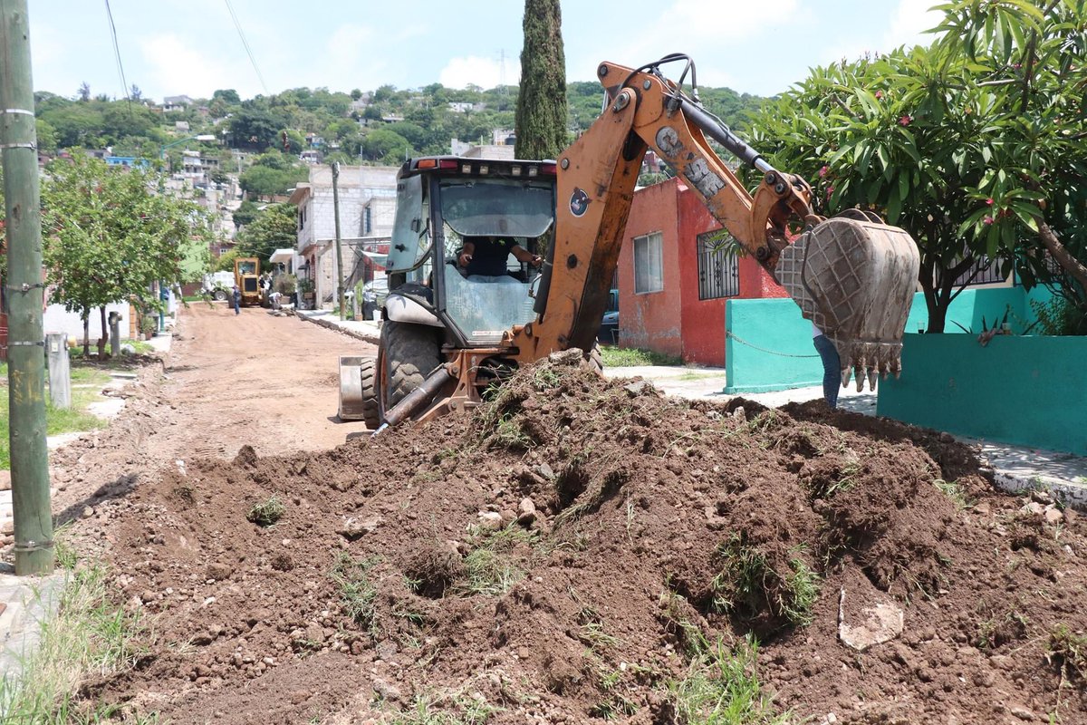 ZapataGob's tweet photo. Con la aportación del 50% de los vecinos, estamos iniciando los trabajos para pavimentar de la calle Santa Rosa de Lima en la Unidad Habitacional "La Misión". De la mano con la ciudadanía avanzamos por un mejor #EmilianoZapata #UnGobiernoCertificadoPorLaGente https://t.co/GOPOntmwBl