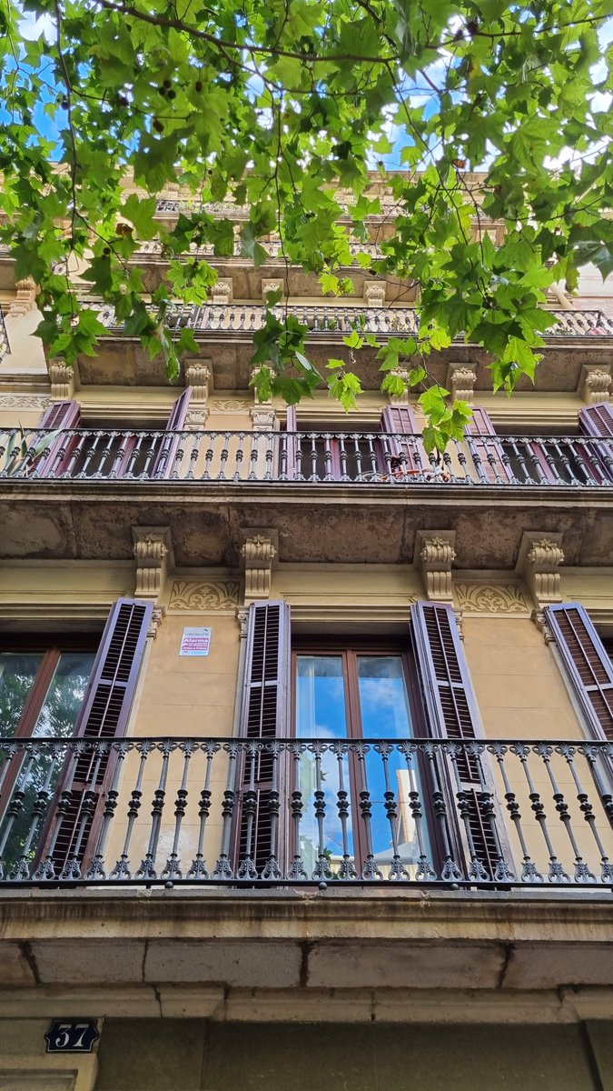 Manelrms's tweet photo. Avui, com a premi del #enROIGits, he fet una ruta cultural per Barcelona sobre Montserrat Roig, allà on va viure, allà on es va inspirar, allà on va escriure...
Increíble que passin tan desapercebuts llocs així. https://t.co/1lzTNARJXl