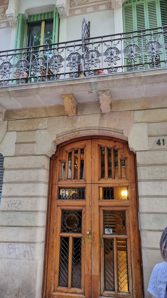 Manelrms's tweet photo. Avui, com a premi del #enROIGits, he fet una ruta cultural per Barcelona sobre Montserrat Roig, allà on va viure, allà on es va inspirar, allà on va escriure...
Increíble que passin tan desapercebuts llocs així. https://t.co/1lzTNARJXl