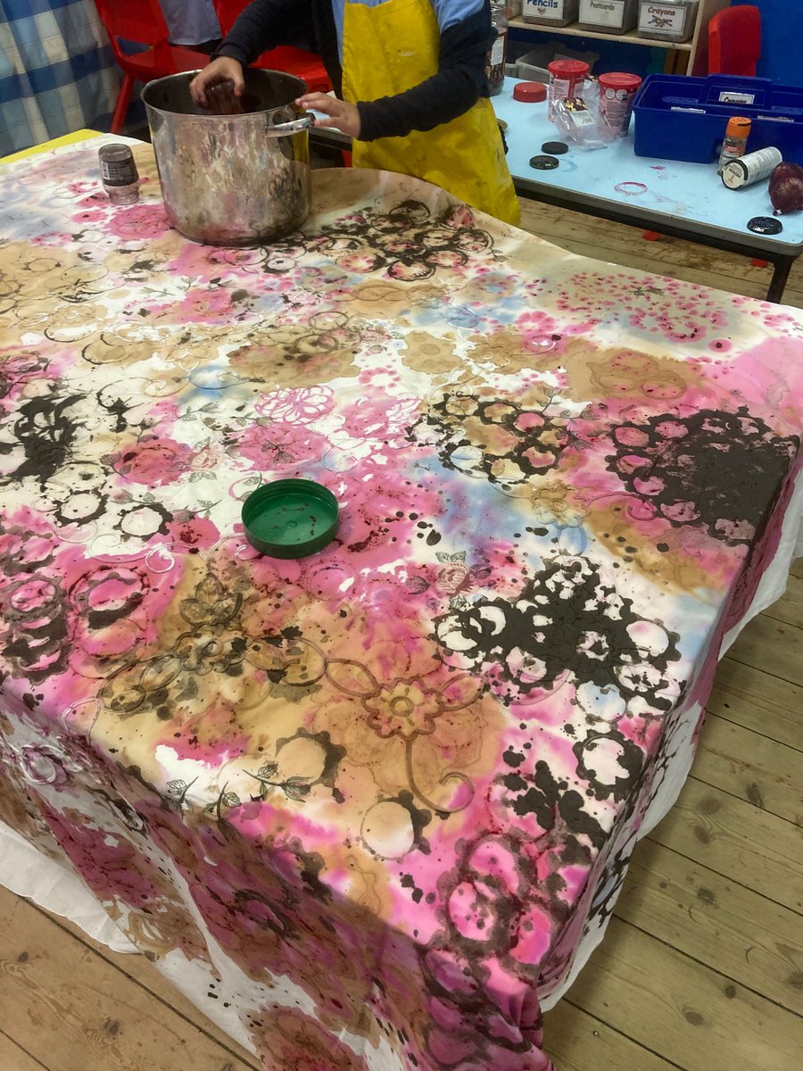 HafWeighton's tweet photo. Delighted by the work created by @CoganPrimary today. Giant flower prints inspired by herbologist #roystonsmith who discovered unusual fauna growing in Barry docks in the 1930βs #creativelearning https://t.co/NQtdTZehWc