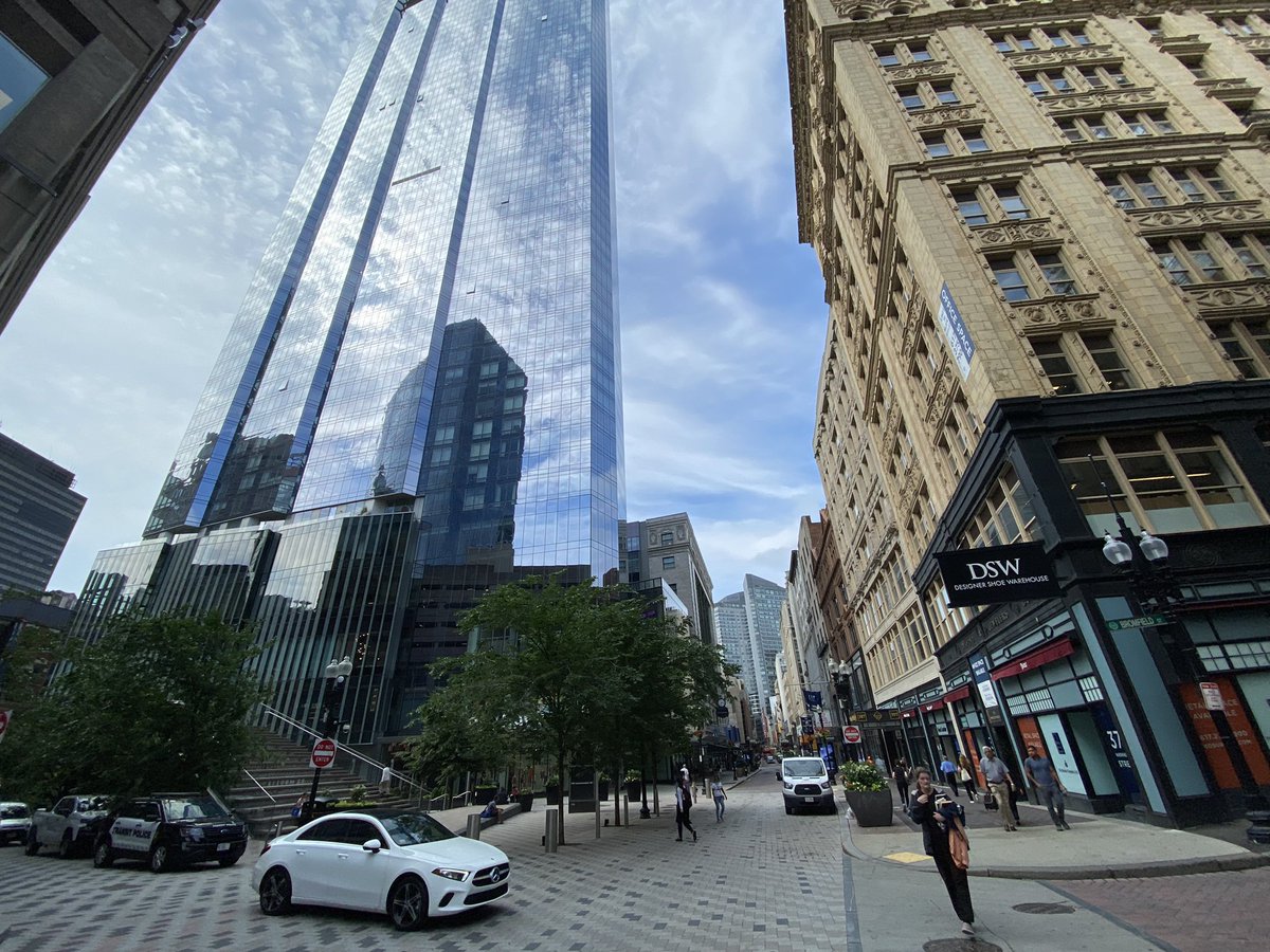 WalkerInBoston's tweet image. Retweet if you think Washington St and surrounding streets in Downtown Crossing should be a pedestrian zone! #dtx #boston #DowntownCrossing
