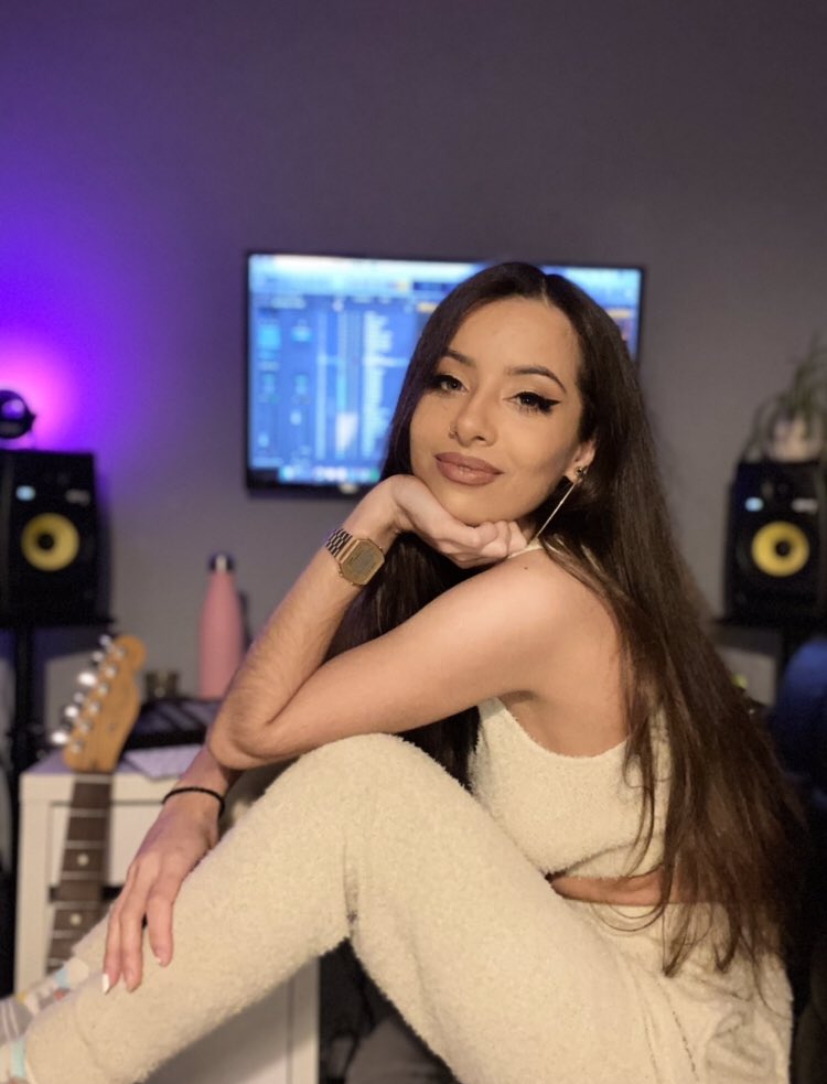 PLATFORM B (@platformbradio) on Twitter photo ON AIR NOW: Babes Making Waves w/ <a href="/helloimhen/">Henna ✨</a> 🌙 Playing #RnB, #Jazz & #NeoSoul ‘TIL 9PM 🔊 Ft. <a href="/BraxtonCook/">Braxton Cook</a> & <a href="/VictoriaMonet/">Victoria Monét</a> 🔒 Keep it locked at 105.5FM - PLATFORMB.ORG.UK - DAB 🔒 ON AIR NOW: Babes Making Waves w/ <a href="/helloimhen/">Henna ✨</a> 🌙 Playing #RnB, #Jazz & #NeoSoul ‘TIL 9PM 🔊 Ft. <a href="/BraxtonCook/">Braxton Cook</a> & <a href="/VictoriaMonet/">Victoria Monét</a> 🔒 Keep it locked at 105.5FM - PLATFORMB.ORG.UK - DAB 🔒