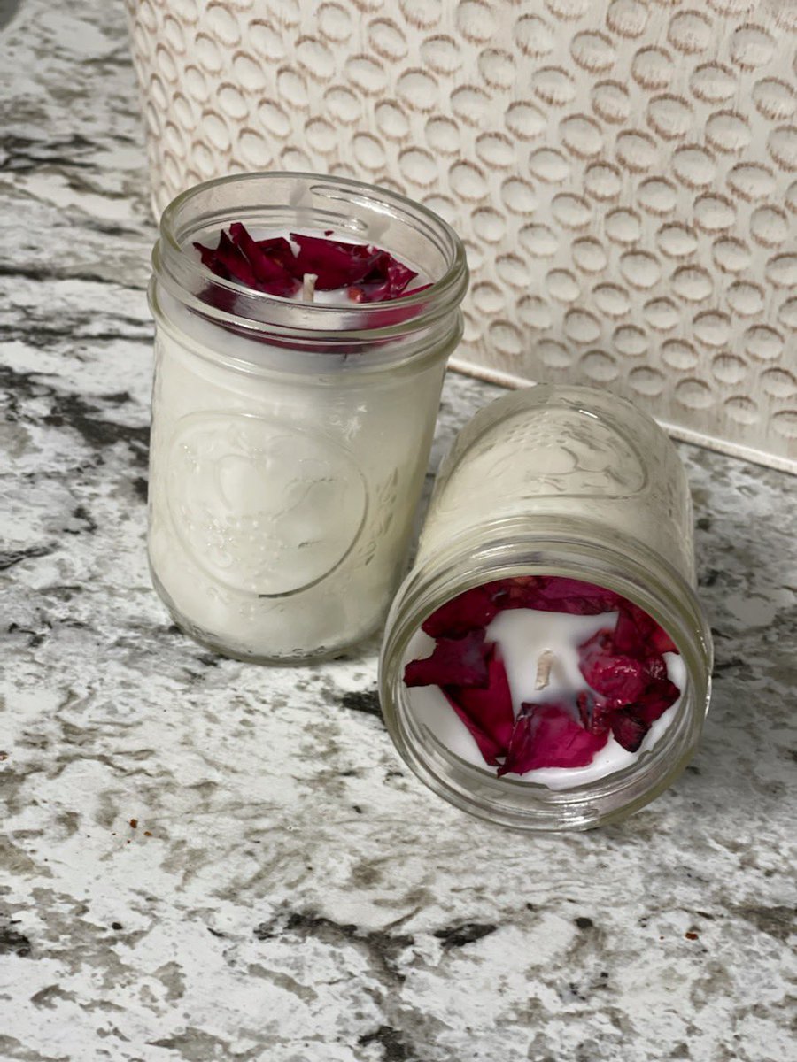 _KatherineRenee's tweet photo. How adorable are these candles? 🥰 join our Facebook page “smell this…”#candlebusiness #homemade #allnatural https://t.co/TP7kVcll7s