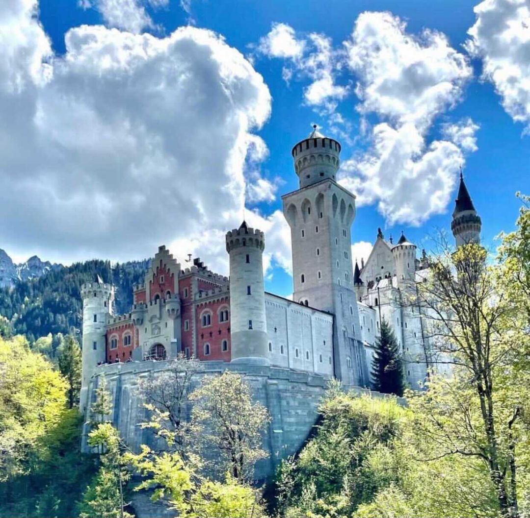UHEngineering's tweet photo. (1 of 2) #CullenCollege are you curious to see what life is like as a DAAD Rise recipient in Germany? Well, thanks to #uhengineer and UH honors student @nikki_m_13, for a live look! Nikki will be doing a DAAD Rise takeover this Weds, 6/23! https://t.co/UBx5NltJys