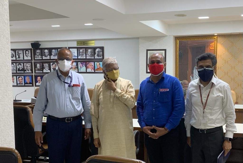 ShivaGopalMish1's tweet photo. रेलवे की DC JCM में उठा मृतक रेलकर्मियों को 50 लाख एक्सग्रेसिया देने की मांग, यूनियन की मान्यता का चुनाव तत्काल हो, रेल अप्रेंटिस को तुरंत नोकरी दी जाए ! कईं और भी उठी मांग !
@RailMinIndia
@IR_CRB
@PiyushGoyal
https://t.co/7Rvm1XfXhP https://t.co/l5NC9jBCKQ