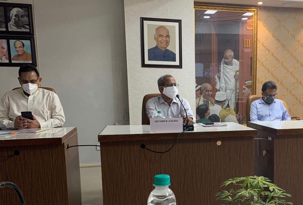 ShivaGopalMish1's tweet photo. रेलवे की DC JCM में उठा मृतक रेलकर्मियों को 50 लाख एक्सग्रेसिया देने की मांग, यूनियन की मान्यता का चुनाव तत्काल हो, रेल अप्रेंटिस को तुरंत नोकरी दी जाए ! कईं और भी उठी मांग !
@RailMinIndia
@IR_CRB
@PiyushGoyal
https://t.co/7Rvm1XfXhP https://t.co/l5NC9jBCKQ