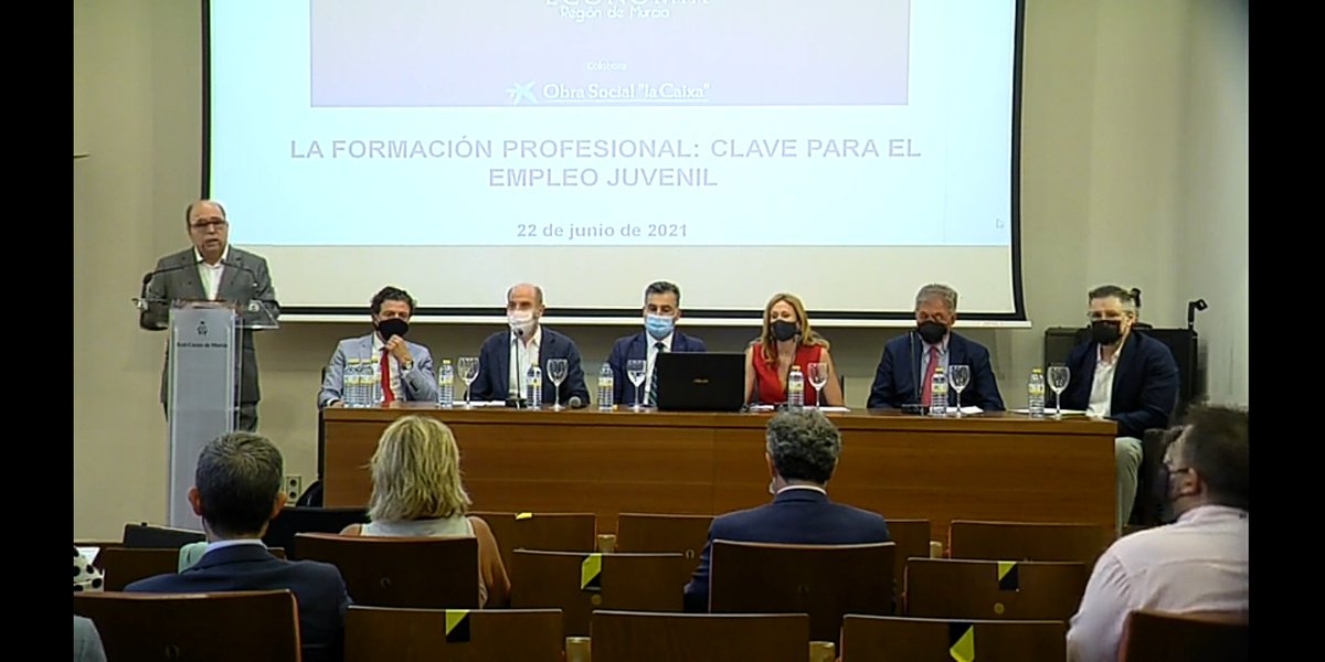 EloisadVelascoG's tweet photo. Visión global de la #formaciónprofesional en la #RegiondeMurcia "La Formación profesional: clave para el empleo juvenil" #Dualiza #FREMM #Sef #DGFP #UCOMUR #ObrasocialLaCaixa #CirculodeEconomia #CesurMurcia #IsenFormacion  #fpdual #empleojuvenil #haztepro https://t.co/jGI1K1kDGQ