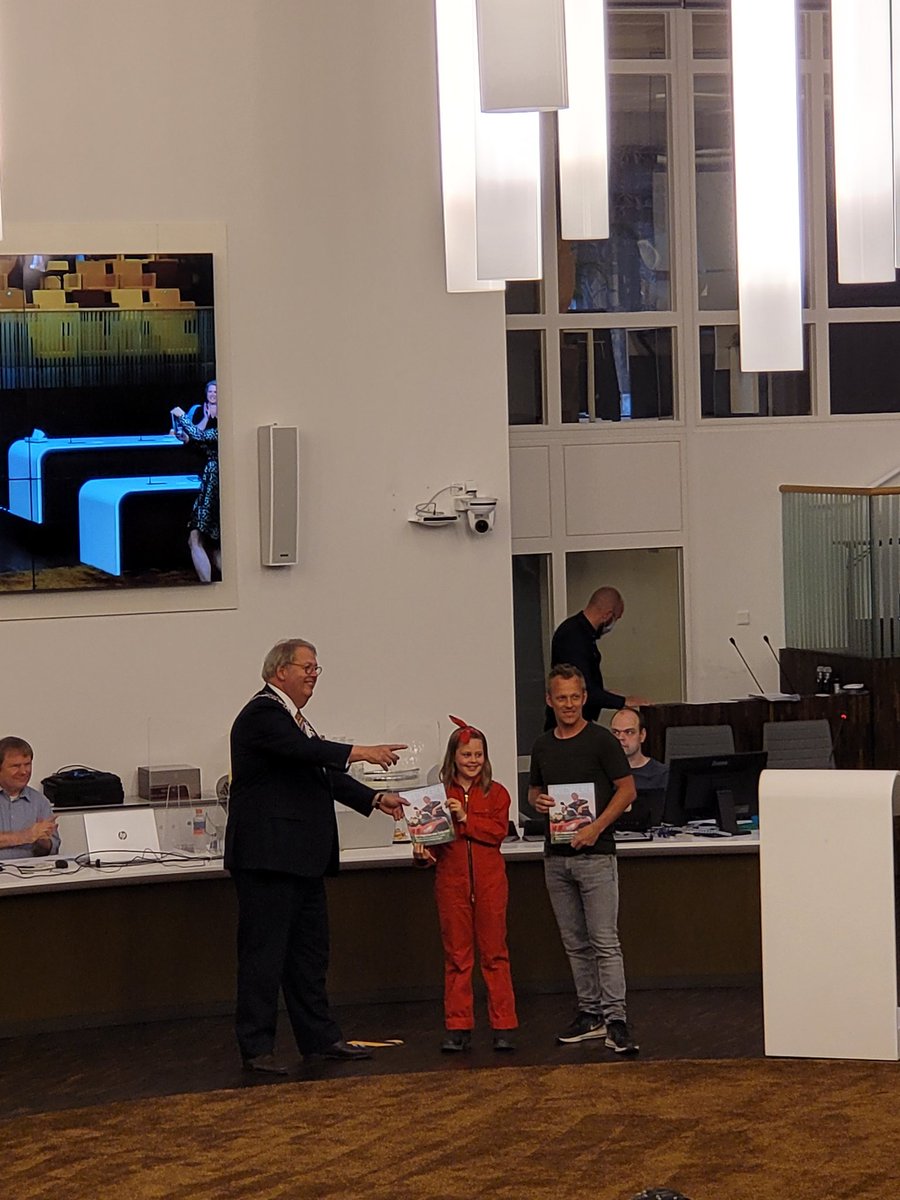 Mooi om de <a href="/Lelystadse_Boer/">De Lelystadse Boer</a> te horen inspreken bij de raadsvergadering van de <a href="/raadvanlelystad/">Raad van Lelystad</a> met hun initiatief om elk Lelystads kind kennis te laten maken met het boerenleven. Sympathiek initiatief. #waarkomtonsbroodvandaan