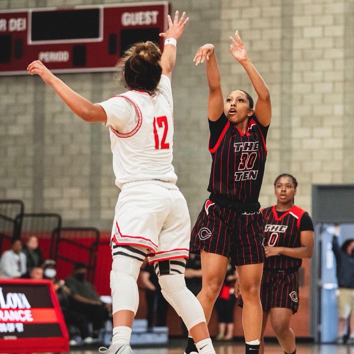 Congratulations @jayda_curry on an accomplishment that’s well deserved! Congrats on a great season and amazing career. We are extremely proud of you! #cen10basketball🏀 #cen10 #the10 #cifregionalchampions2021💍 #playeroftheyear
