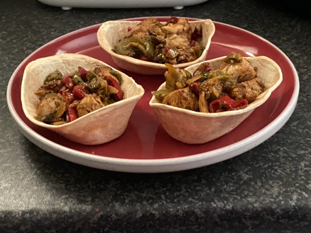 2001joe_mendy's tweet photo. Tonight I made these Chicken Tortilla Boats. They're like tortillas, but in the shape of a boat. #TuesdayCooking #Tortillas https://t.co/bVdVHTW8gR