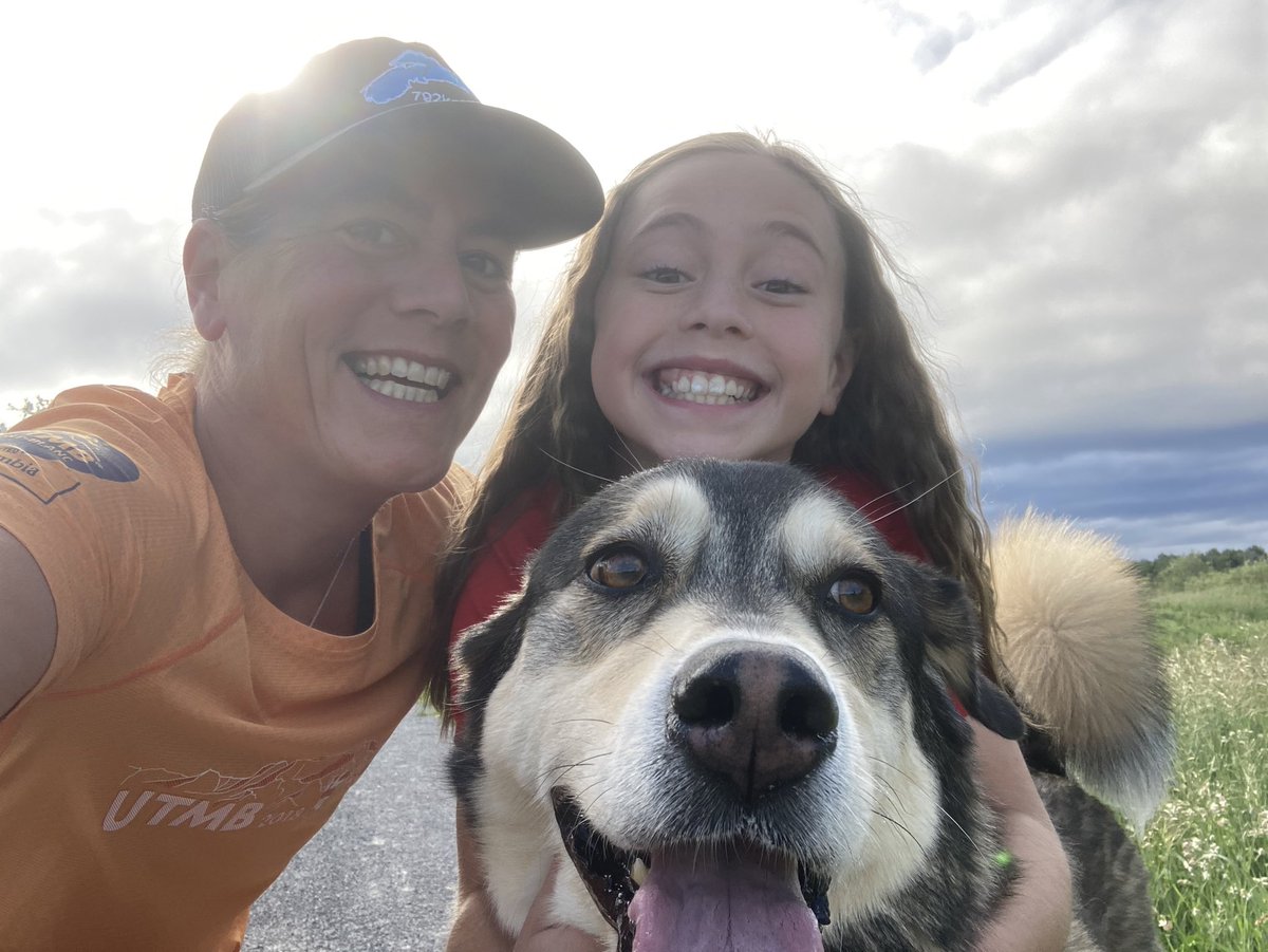 Because when you’re in a family full of athletes, you hammer out a 2k before Zoom school with your sister and your Auntie Mo. 💪