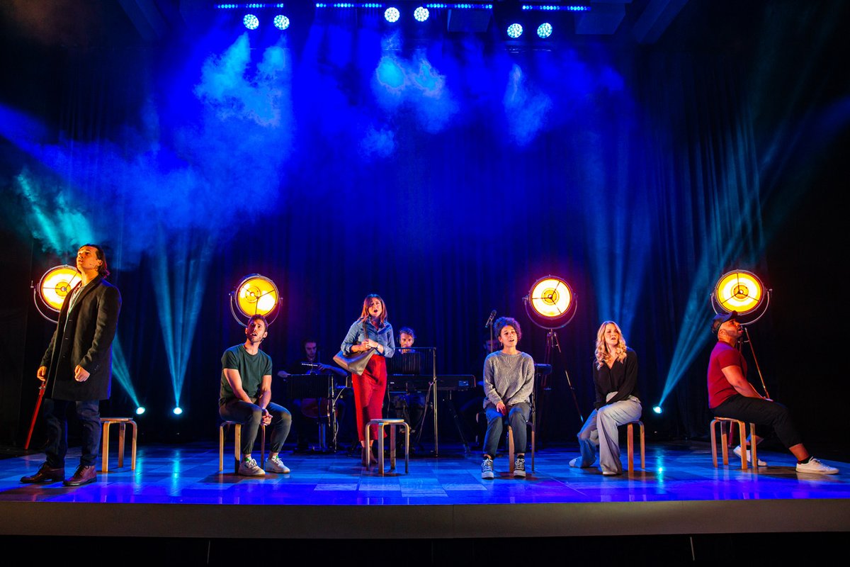 Review: The Distance You Have Come, Apollo Theatre

'...is a beautifully crafted song cycle... authentically, captures love and the journeys that take us to and from it.'

Read: asktheushers.wordpress.com/2021/06/22/rev…

📸 Danny Kaan