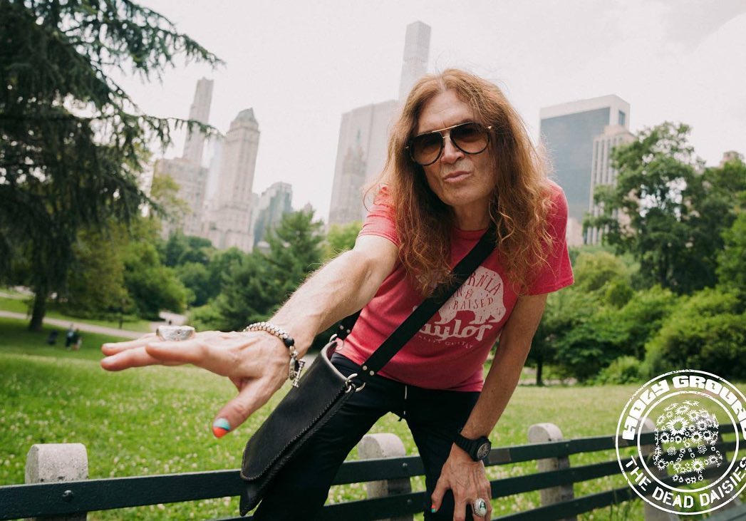 Day off in NYC yesterday - walking through Central Park is one of my fave things to do, when I'm in this magnificent City. I'll meet you inside the Music.

GH 💜 🕊

#GlennHughes #TheDeadDaisies #GetOutOfTheHouse #USTour