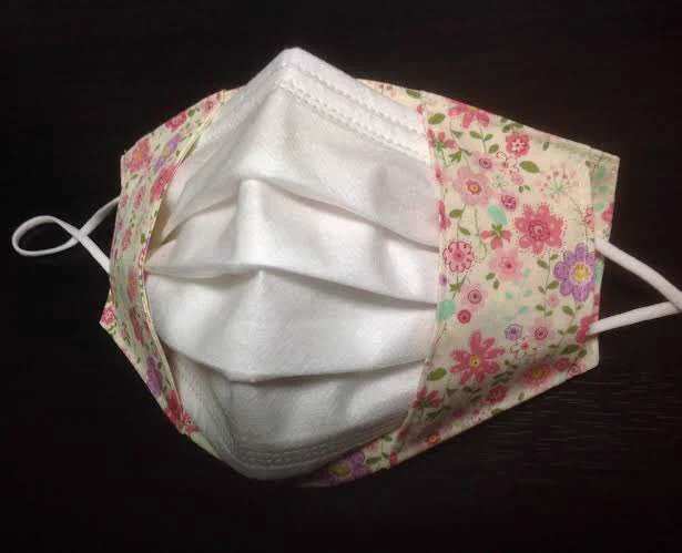 不織布マスクのドレスアップカバーを付けるとドラゴンボールのセルに見えてしまうｗｗｗ