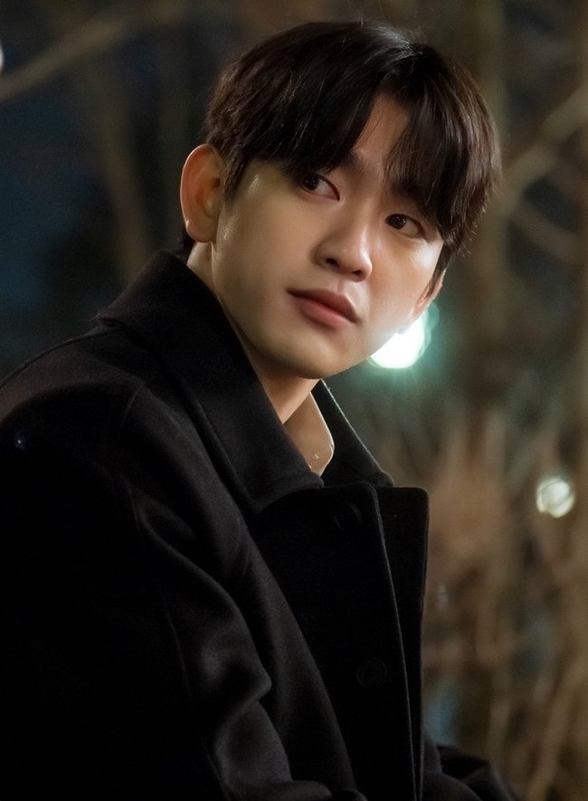 pbjy0922's tweet photo. 🍑: "I'm working on it diligently, hoping that this work becomes one that lights a small spark in your heart. Once you recognise the world in <#TheDevilJudge> and understand the composition of the characters, you'll be able to enjoy it more" 

#GOT7 #Jinyoung #진영 #악마판사 https://t.co/D3rd1RWoM6